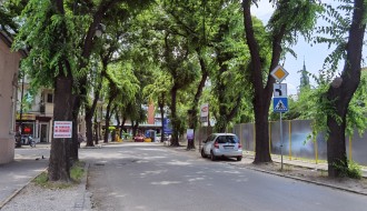 Saobraćajna signalizacija nakon izlaz sa parkinga Otvorenog univerziteta