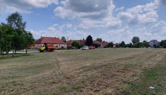 Košenje trave i korova na Teslinom naselju