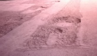 Udarne rupe na parkingu ispred Hale sportova