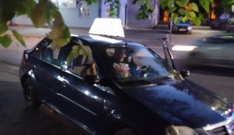 Parkiranje u zoni pešačkog prelaza blizu škole i prodavnice (ulica Mirka Bogovića)