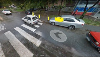 Parkiranje u zoni pešačkog prelaza blizu škole i prodavnice (ulica Mirka Bogovića)