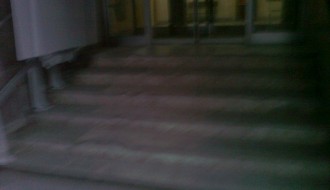 Opasnost na vratima Socijalnog (stepenice)