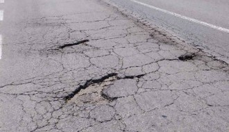 Oštećenje puta u ulici Franje Kluza