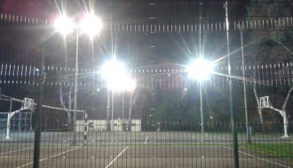 Reflektori kod novih obnovljenih sportskih terena na Paliću