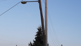 Slomljene bandere u ulici Albe Vidakovića