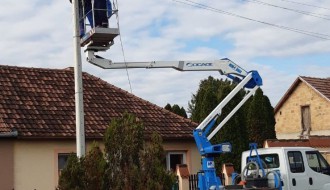 Slomljene bandere u ulici Albe Vidakovića