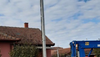 Slomljene bandere u ulici Albe Vidakovića