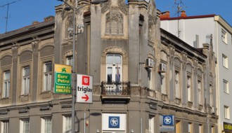 Odnos prema državnim obeležjima (zgrada na uglu M. Gorkog i Cara Dušana)