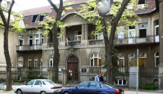 Ekonomskoj školi isključen telefon