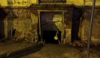 Migranti u podrumu u centru grada