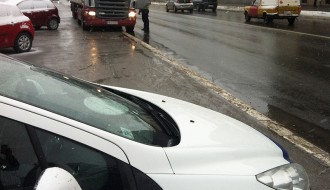 Saobraćajci po snegu zaustavljaju kamione