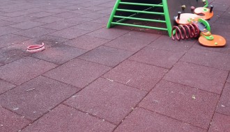 Vandalizam na dečjem igralištu u Dudovoj šumi