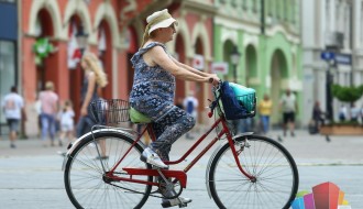 Biciklisti motociklisti u pešačkoj zoni na Korzou