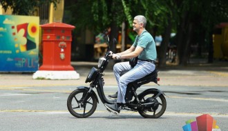 Biciklisti motociklisti u pešačkoj zoni na Korzou