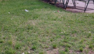 Smeće i otpad oko mesne zajednice Peščara