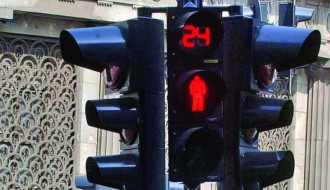 Zvučna poruka na semaforu (Ulica braće Radić)