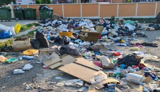 Divlja deponija kod stadiona Bačke, počeli da bacaju iznutrice
