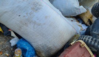 Divlja deponija kod stadiona Bačke, počeli da bacaju iznutrice