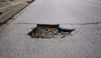 Udarna rupa u Arsenija Čarnojevića duboka dvadesetak centimetara