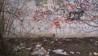 Igralište ili deponija? (ugao Travničke i Stipe Grgića)