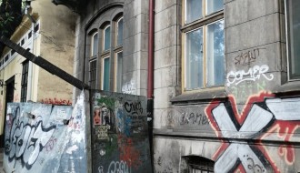 Oprez prolaznicima u Ulici braće Radić