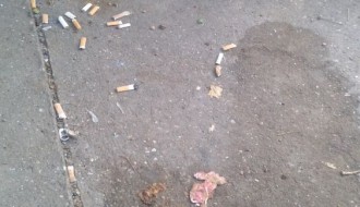 Prljavština u "parku" Opšte Bolnice