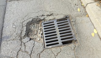 Tone slivnik na putu u ulici Maksima Gorkog 28.