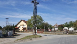 Ogledalo i zaštitna ograda na krivini - raskrsnice Majšanskog puta i Segedinske ulice