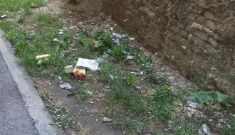 Neodržavanje javne površine (Trg Jakaba i Komora 35)