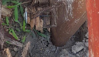 Rukohvat i krov na toboganu na dečjem igralištu u Dudovoj šumi