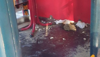 Izmet na dečjem igralistu u centru grada