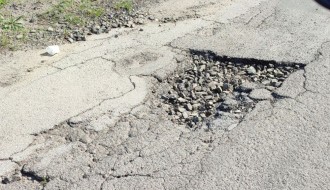 Katastrofalno stanje ulice Servo Mihalja