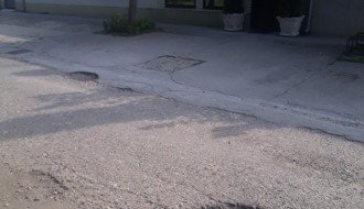 Rupe na putu u Gogogljevoj ulici