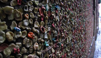 Turistička atrakcija - zid sa žvakama