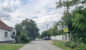 Pogrešno postavljena tabla za zonu škole u ulici na Tokiju