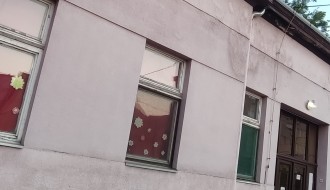 Urušavanje fasade vrtića u Ulici Dragiše Mišovića