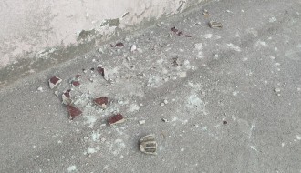 Urušavanje fasade vrtića u Ulici Dragiše Mišovića