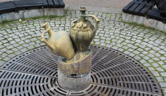 Korov oko fontane "3 ćupa"