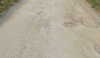 Mnogo udarnih rupa, otežana vožnja (Željezničko naselje)