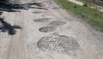 Mnogo udarnih rupa, otežana vožnja (Željezničko naselje)