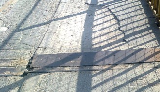 Uništena biciklistička staza na Majšanskom mostu