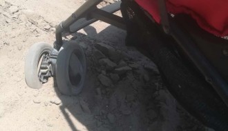 Pesak u Ulici Jelene Ćetković otežava kretanje stanovnika