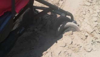 Pesak u Ulici Jelene Ćetković otežava kretanje stanovnika