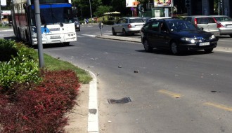 Kamion - nekultura - staklene flaše po putu