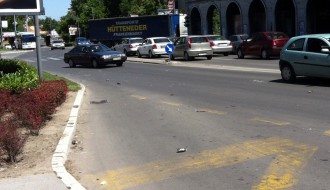 Kamion - nekultura - staklene flaše po putu