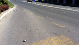 Kamion - nekultura - staklene flaše po putu