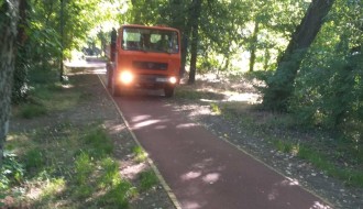 Kamion na stazi za rekreativce u Dudovoj šumi