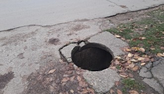 Urušena šahta na uglu Mije Mandića i Mihajla Radnića