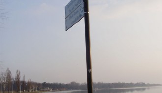 Turistički znakovi ili vetrokazi?