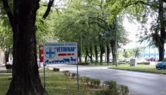 Znakovi zaklanjaju izlaz na put